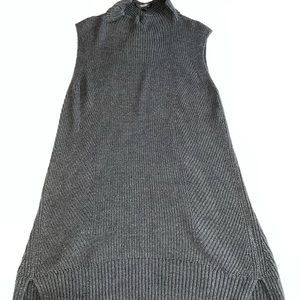 NWOT Simply Vera Vera Wang Sleeveless Long Sweater